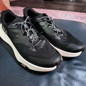 Hoka Transport Black/white 10.5 NWOT!
